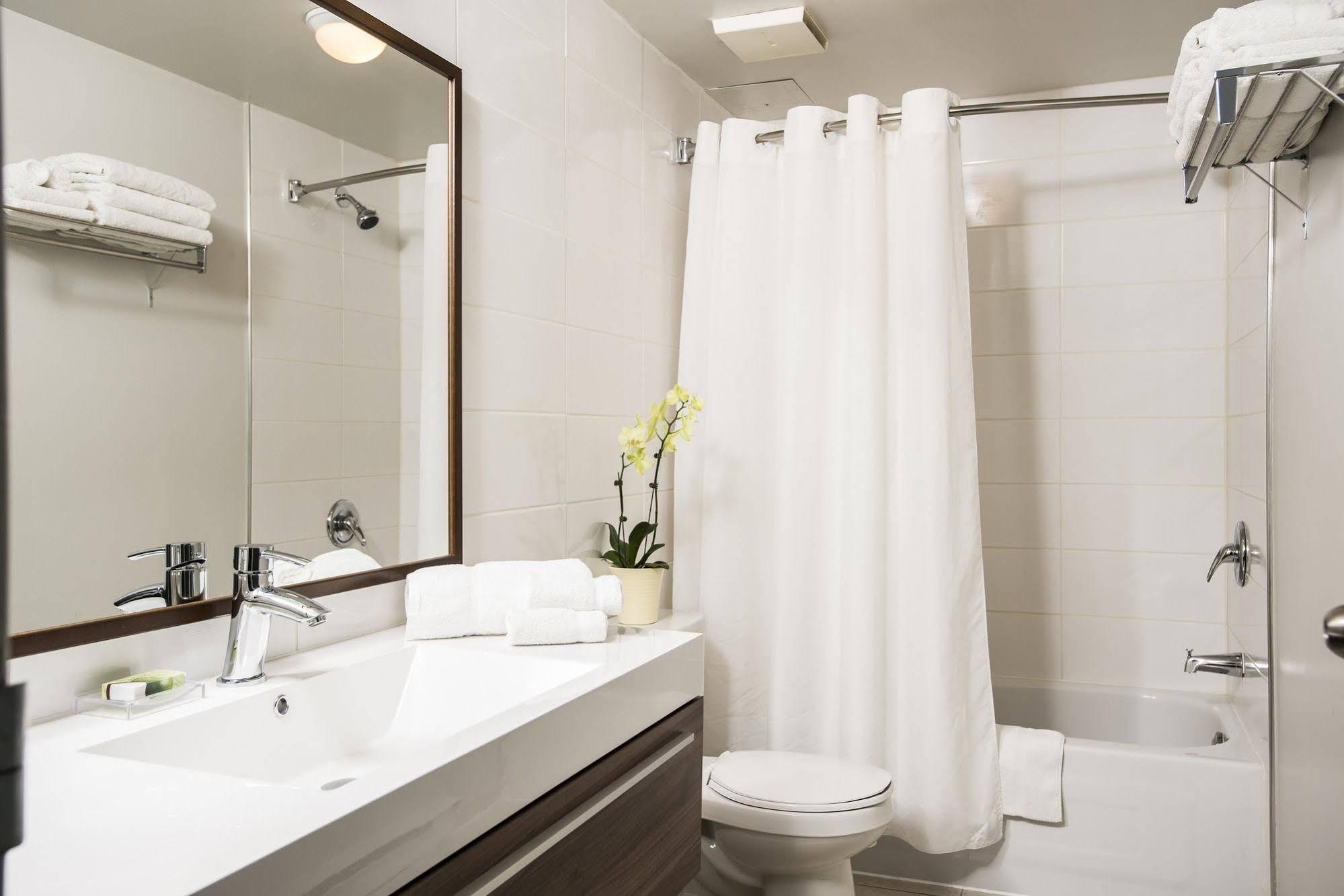 Hotel Albert Par G5 Rouyn Bagian luar foto