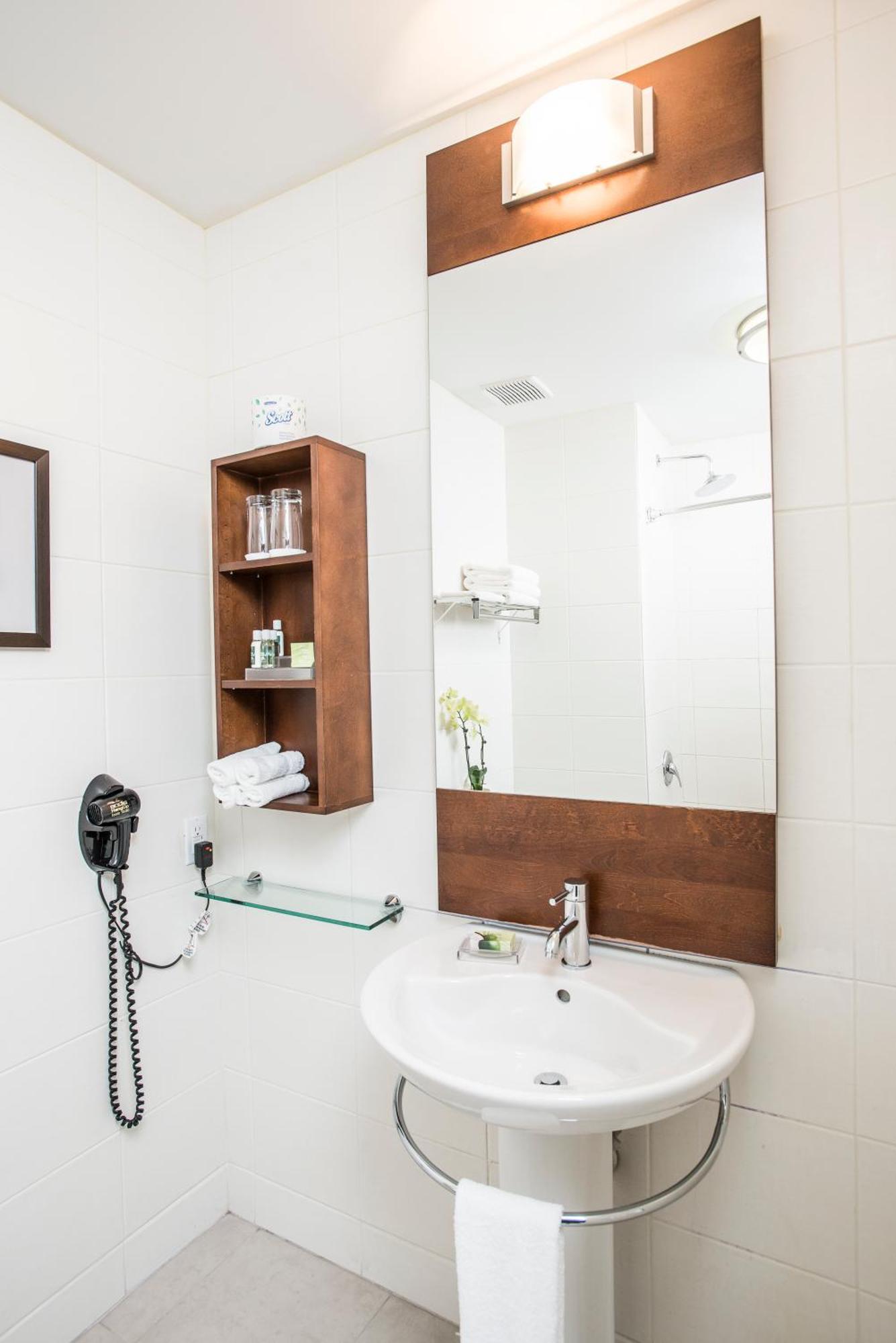 Hotel Albert Par G5 Rouyn Bagian luar foto